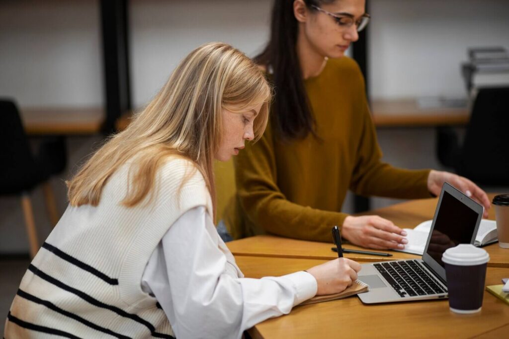 Miért tanulnak hatékonyabban a munkavállalók digitális tréningekkel?